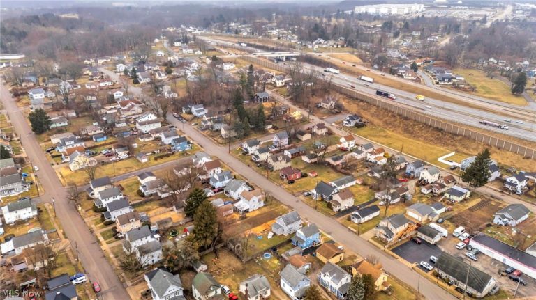 52 Norwood Street, Barberton, OH - Photo 6