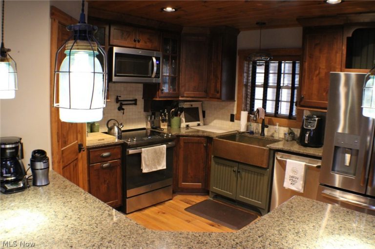 3989 Court Road, Wakeman, OH - Photo 8