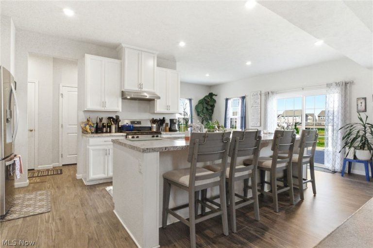 9194 Winfield Lane, North Ridgeville, OH - Photo 6