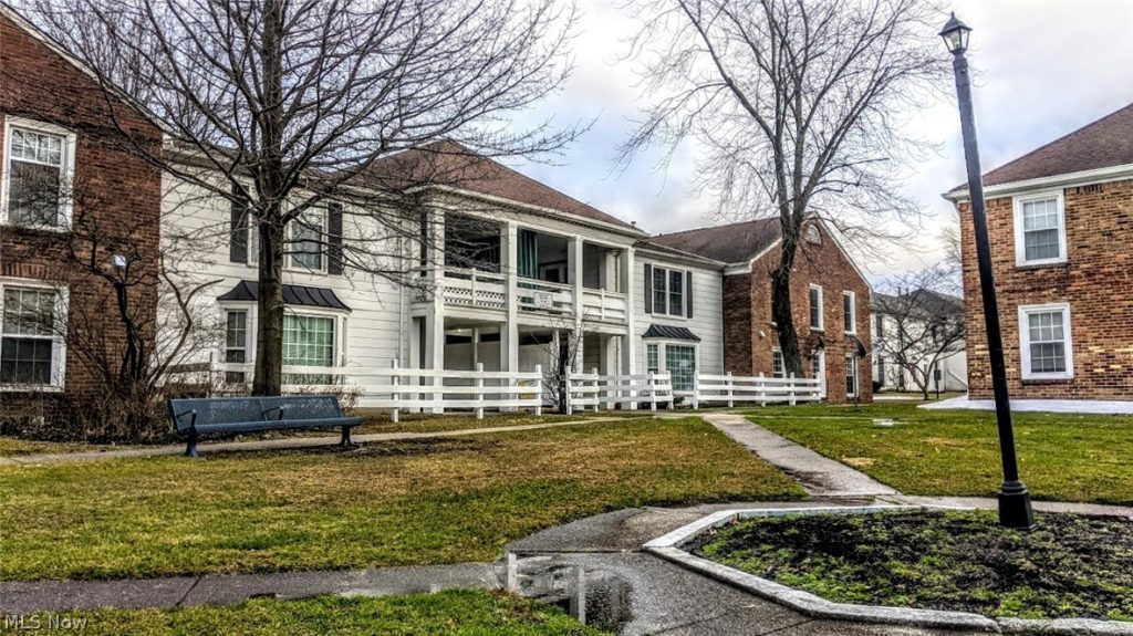 25 Trenton Square, Euclid, OH