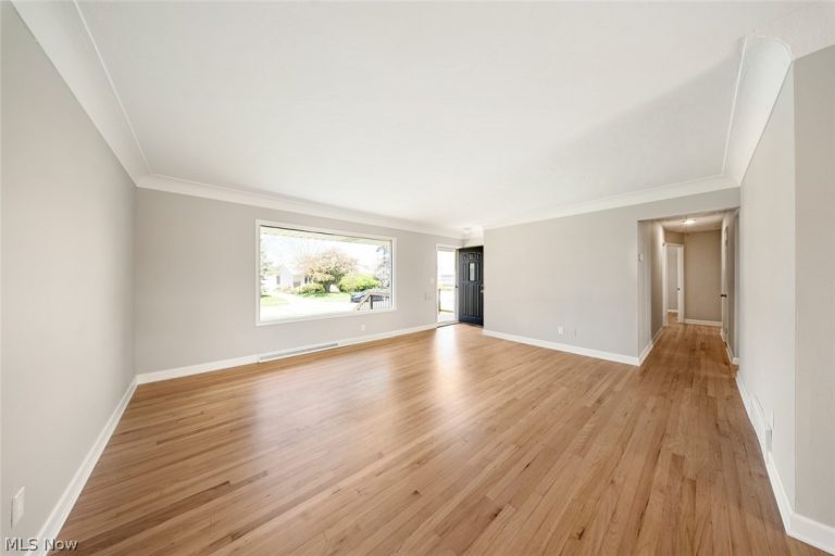 9635 Boundary Lane, Parma Heights, OH - Photo 6