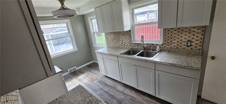 12304 Tonsing Drive, Garfield Heights, OH - Photo 8