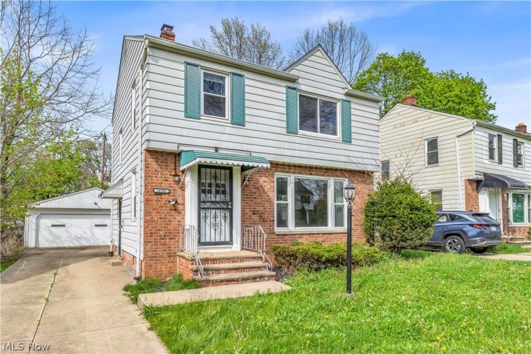 16705 Glendale Avenue, Cleveland, OH - Photo 2