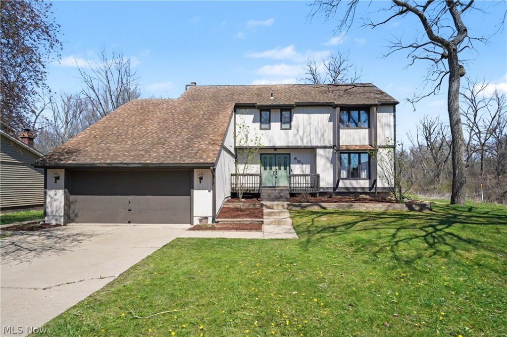 601 Treeside Drive, Stow, OH