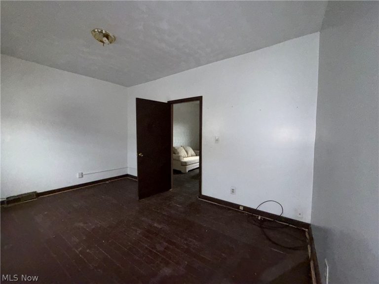 3008 Wilson Avenue, Campbell, OH - Photo 8