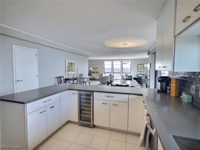 1 Bratenahl Place #1009, Bratenahl, OH - Photo 6