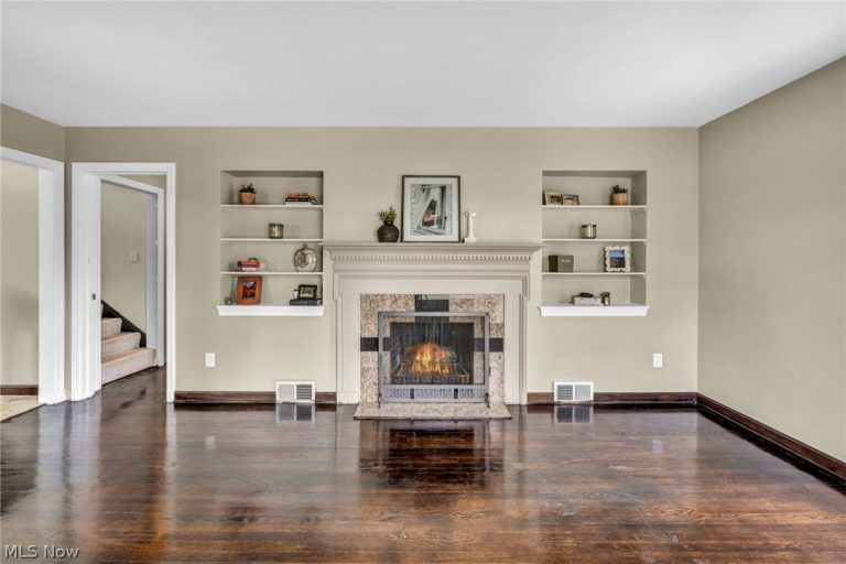 1371 Cranover Road, Lyndhurst, OH - Photo 4