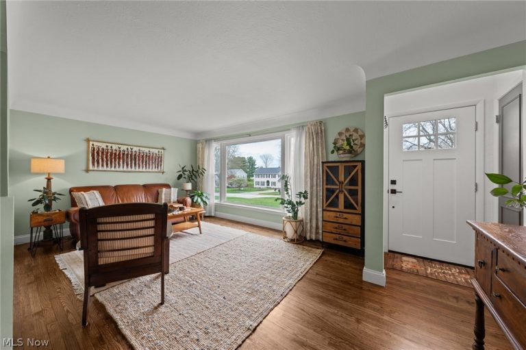 132 Atterbury Boulevard, Hudson, OH - Photo 4