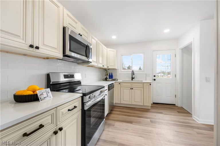 1833 Carlene Avenue, Massillon, OH - Photo 8