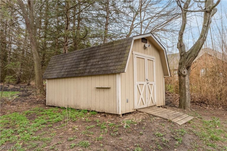 210 Cypress Avenue, Louisville, OH - Photo 6