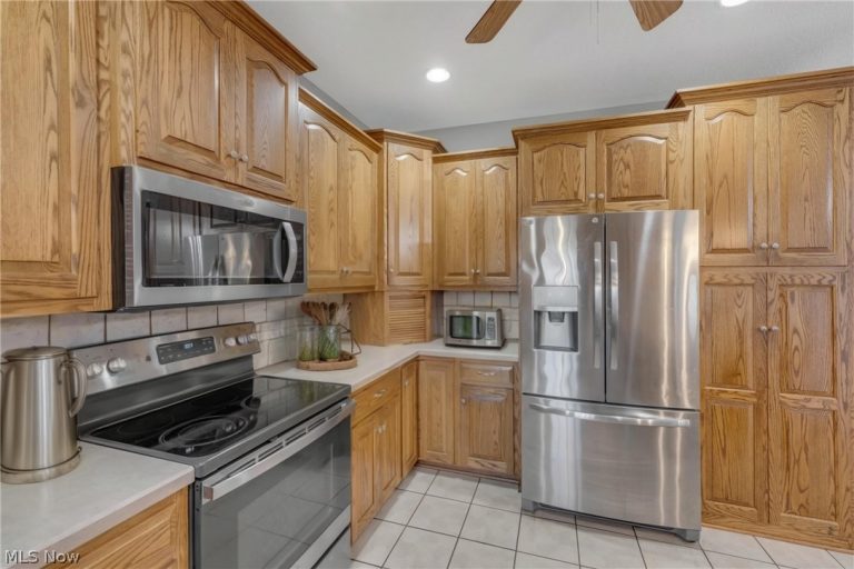 24235 Ridge Road, East Rochester, OH - Photo 5