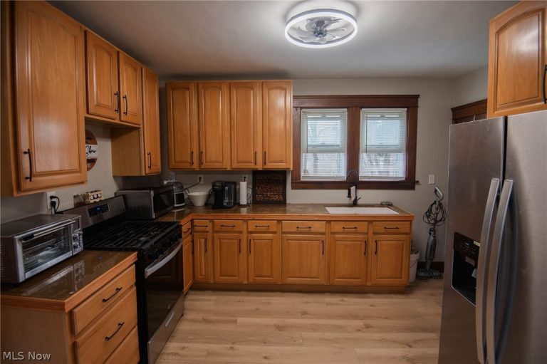 2816 Hoagland Blackstub Road, Cortland, OH - Photo 6