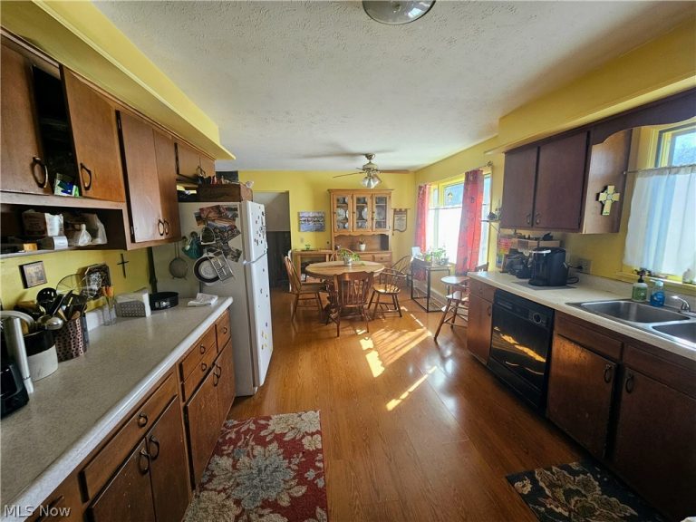 214 Cherry Lane, Avon Lake, OH - Photo 4