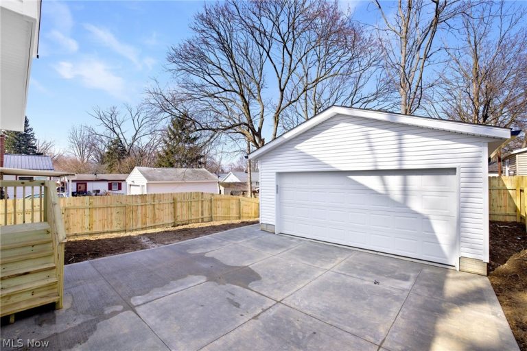 1331 Leonora Avenue, Akron, OH - Photo 2