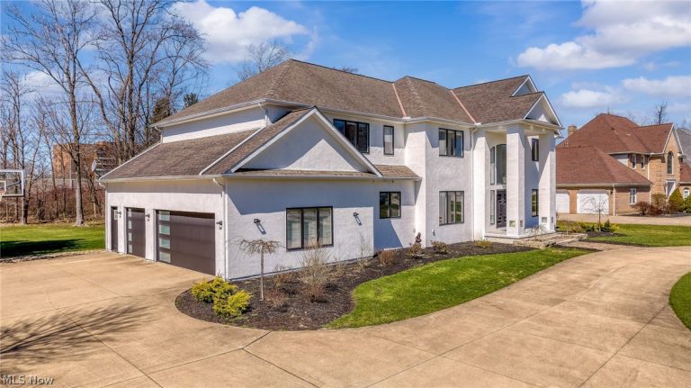 2504 Ginger Wren Road, Pepper Pike, OH - Photo 3