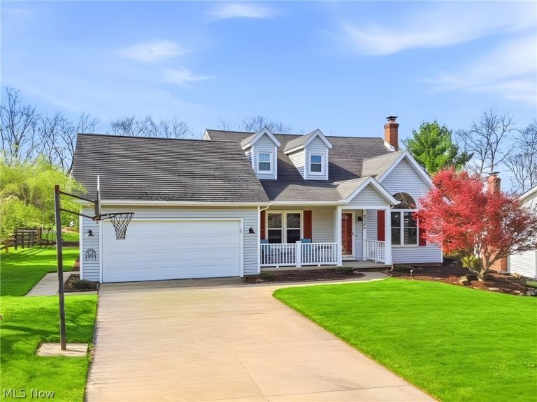 2104 Van Oaks Drive, Twinsburg, OH - Photo 2