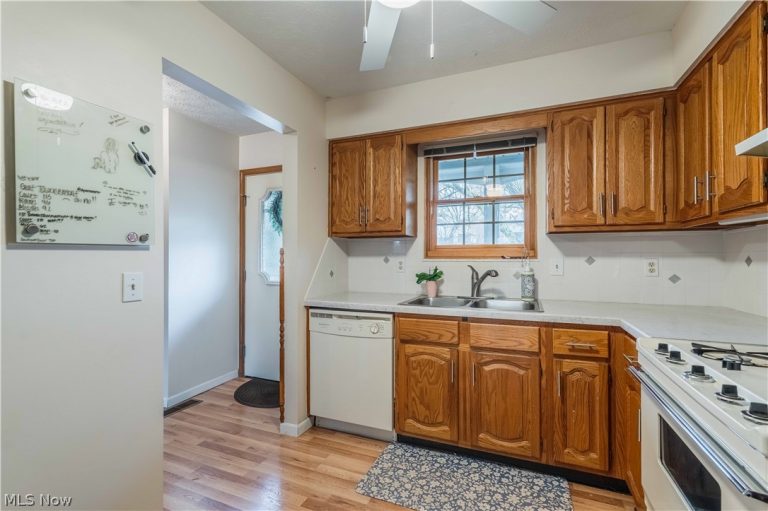 8000 Norriton Circle, North Canton, OH - Photo 8