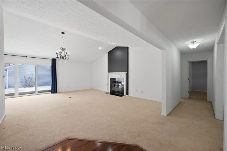 889 Lynnhaven Lane, Akron, OH - Photo 6