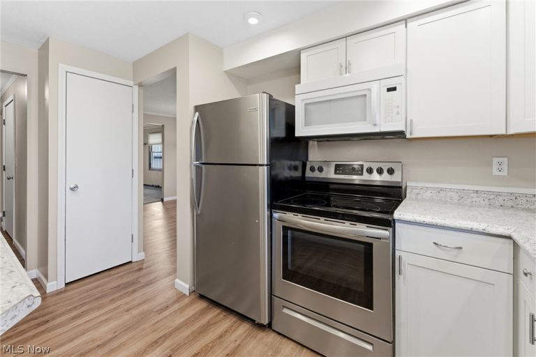 208 Bonnett Street, North Canton, OH - Photo 8