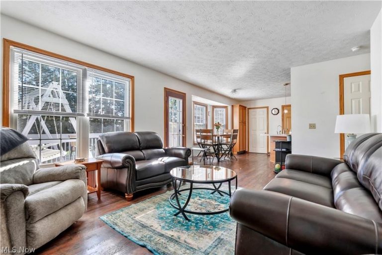 13152 Kaufman Avenue, Hartville, OH - Photo 6