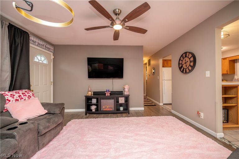 151 Yorkshire Boulevard, Austintown, OH - Photo 8