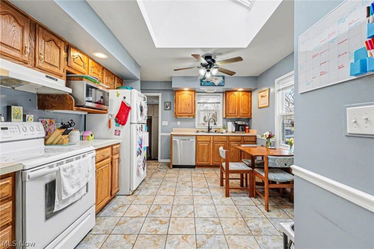 7714 Hopkins Road, Mentor, OH - Photo 8