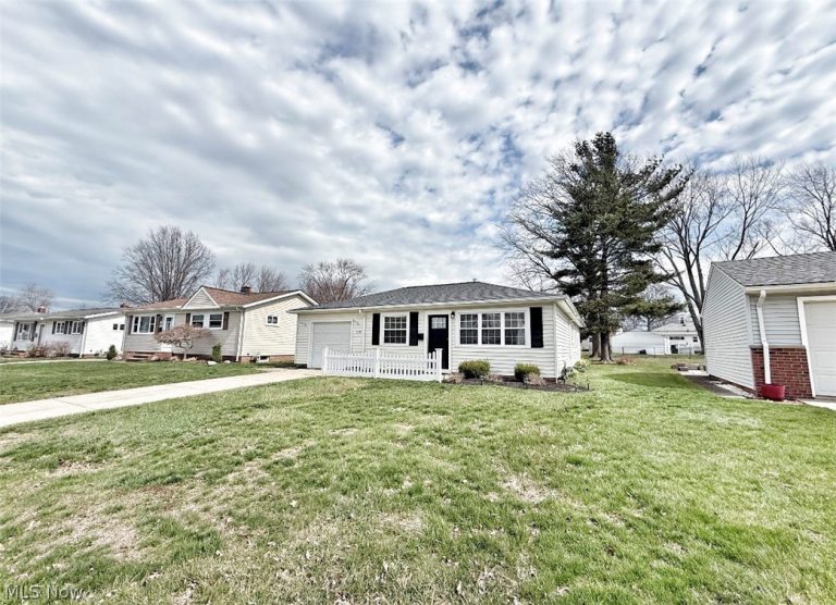 1739 Ridgeview Drive, Wickliffe, OH - Photo 2