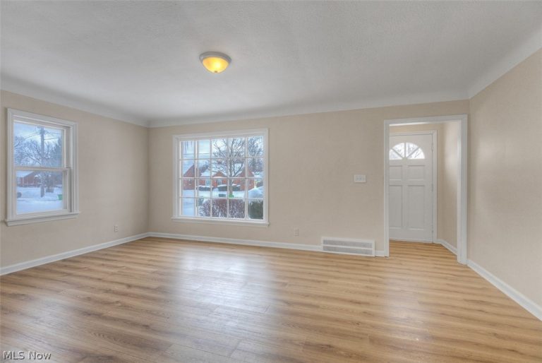 25671 Farringdon Avenue, Euclid, OH - Photo 6