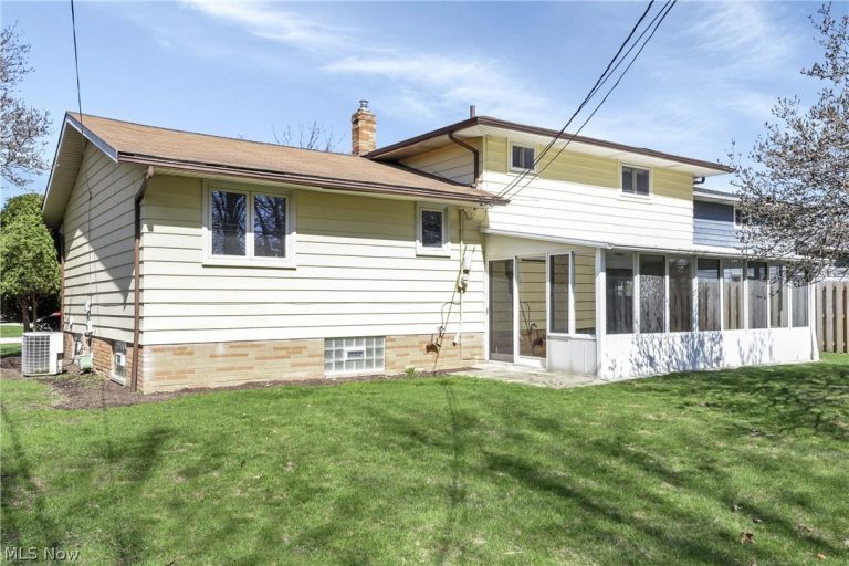 22337 Sandy Lane, Fairview Park, OH - Photo 4