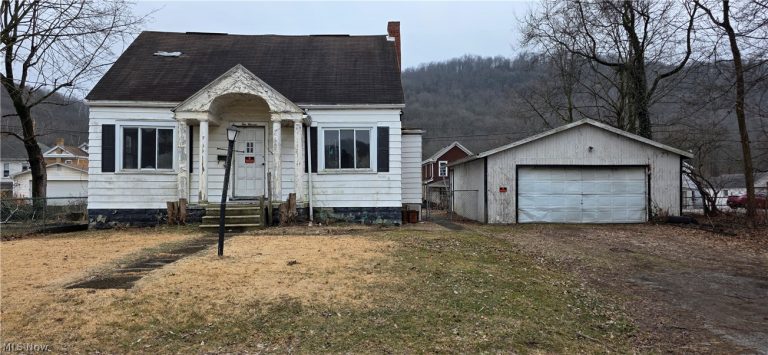 1011 Grant Street, Newell, WV, 26050