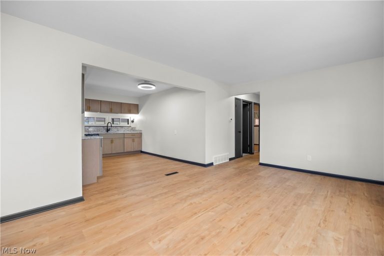 897 Livermore Lane, Elyria, OH - Photo 3
