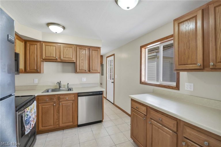 9232 Coventry Drive, Northfield, OH - Photo 4