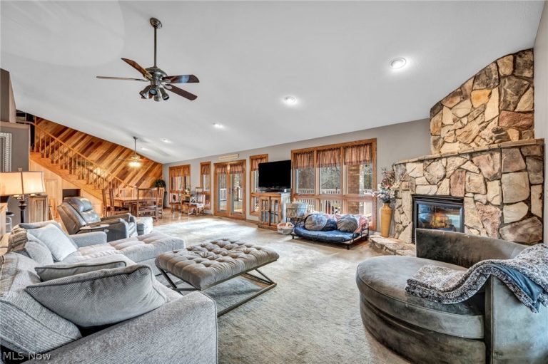17313 Bennett Road, North Royalton, OH - Photo 6