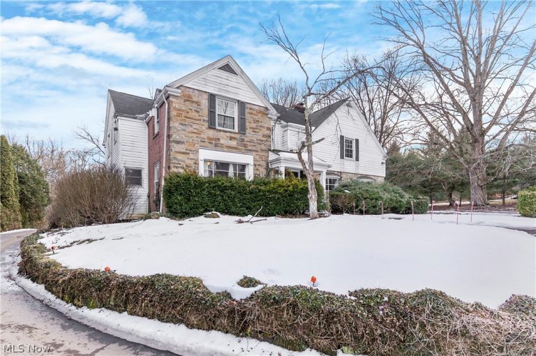 925 Colonial Drive, Youngstown, OH - Photo 2