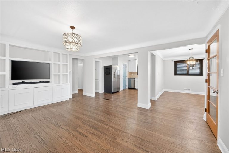 3105 155th Street, Cleveland, OH - Photo 2