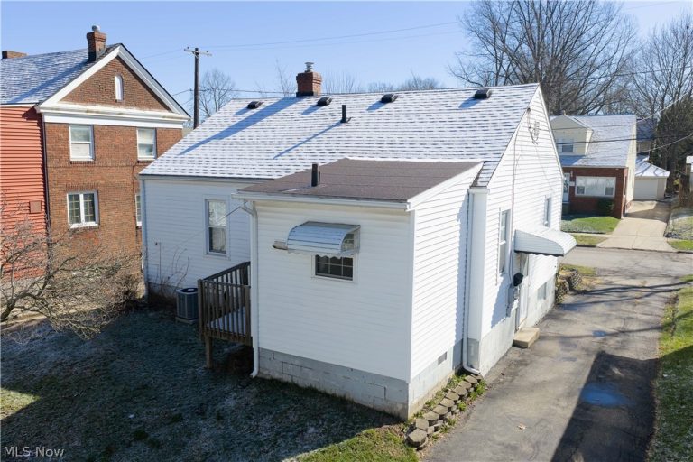 586 Lindell Street, Akron, OH - Photo 6