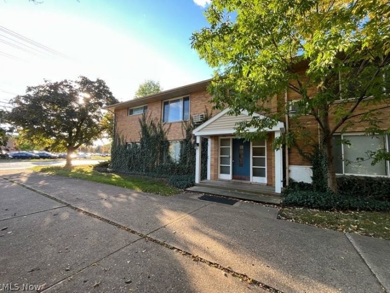 1560 Wagar Road, Rocky River, OH - Photo 2