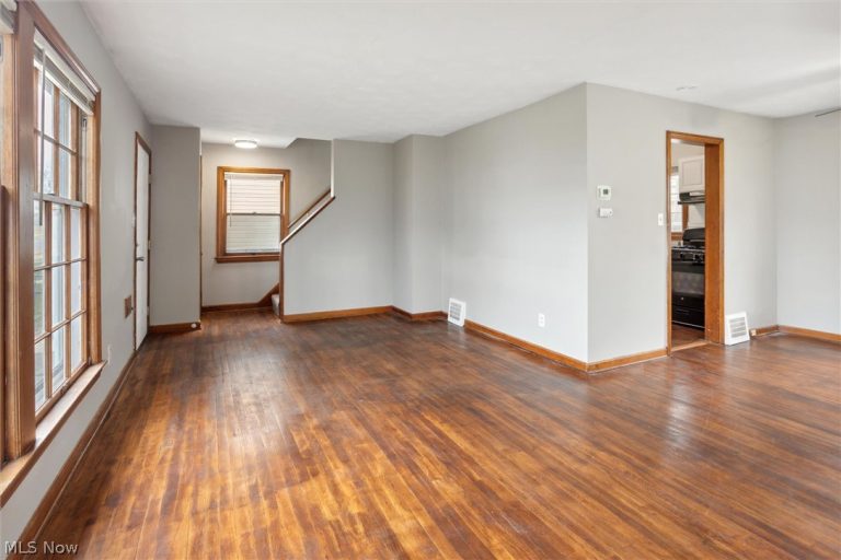 9504 Highland Avenue, Garfield Heights, OH - Photo 5