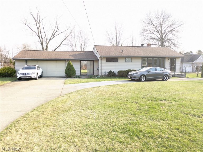 10769 Akins Road, North Royalton, OH - Photo 2