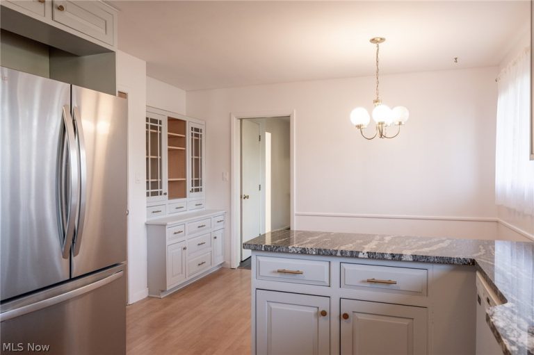 25510 Bryden Road, Beachwood, OH - Photo 8