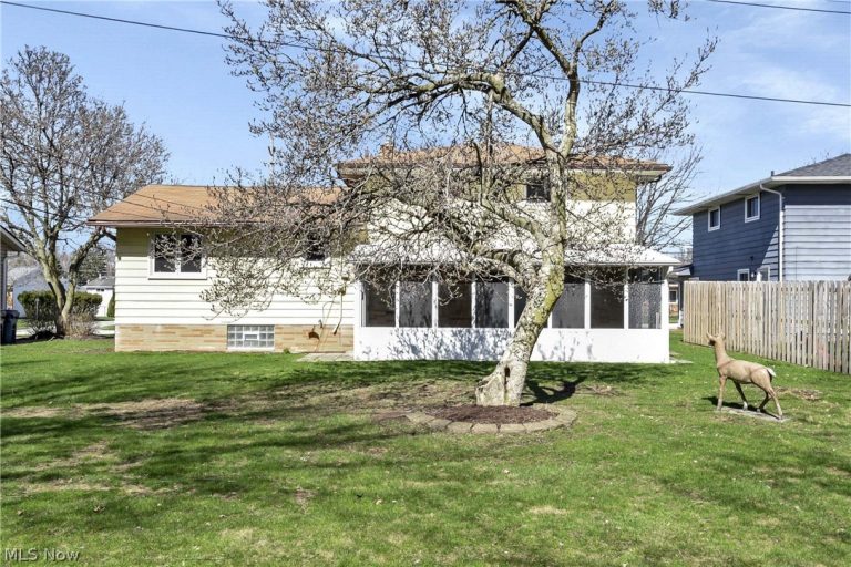 22337 Sandy Lane, Fairview Park, OH - Photo 3