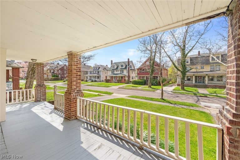 1695 Glenmont Road #Lower, Cleveland Heights, OH - Photo 4