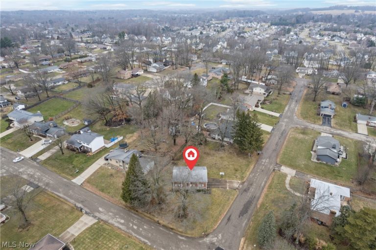 2892 Chadwick Street, Massillon, OH - Photo 2