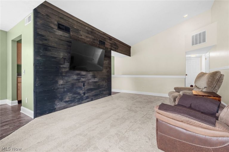 5200 Heather Field Circle #C2, Parma, OH - Photo 8