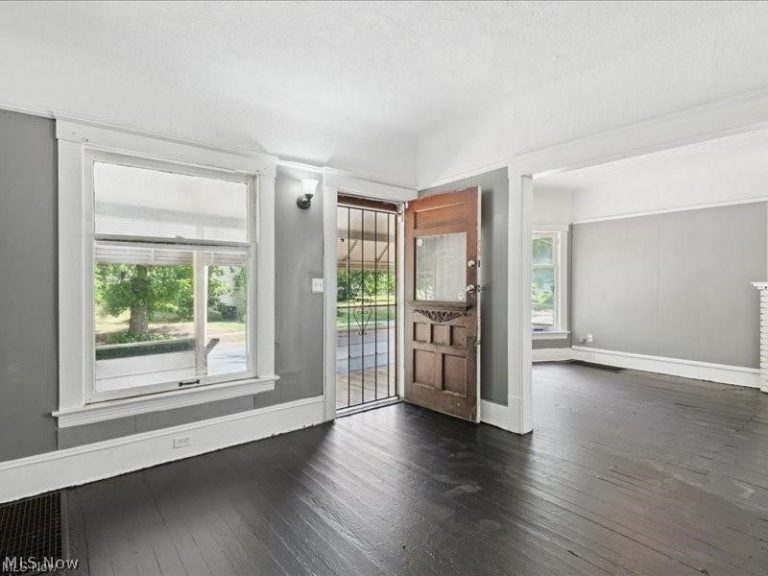 10622 Hathaway Avenue, Cleveland, OH - Photo 6