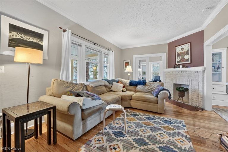 3221 Bradford Road, Cleveland Heights, OH - Photo 2