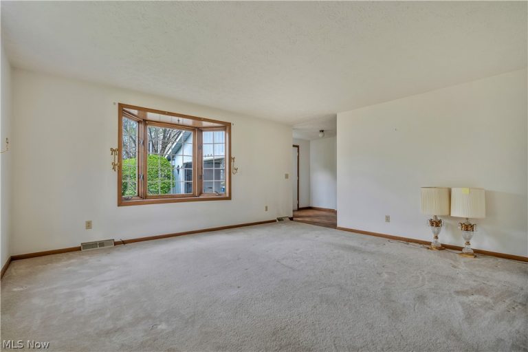 8054 Fox Run Avenue, North Canton, OH - Photo 3