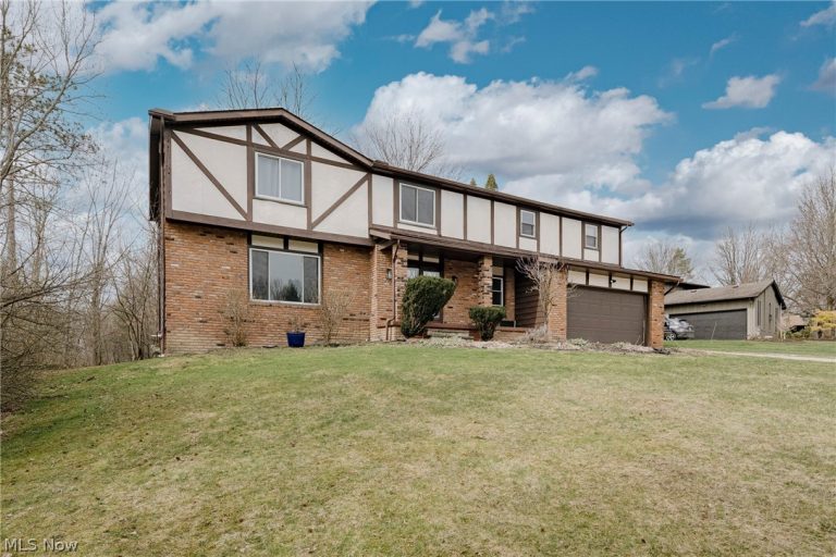 5875 Deepwood Trail, Solon, OH - Photo 2