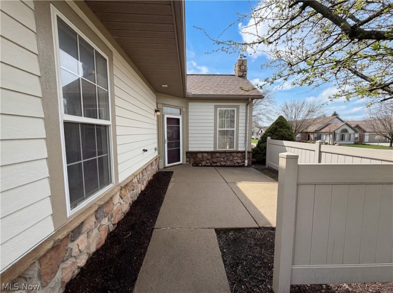 554 Crossings Circle, Tallmadge, OH - Photo 5