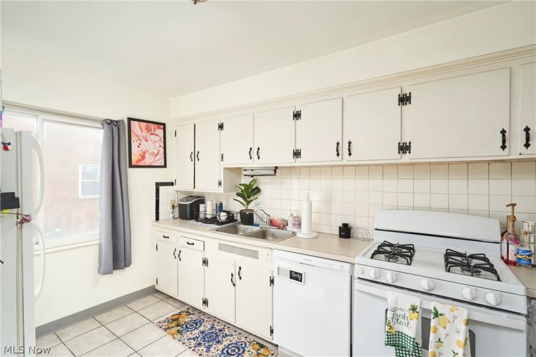 14330 Lakewood Heights Boulevard, Lakewood, OH - Photo 6